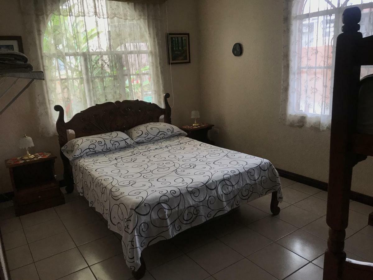 Casa Del Suizo Bed & Breakfast Desamparados  Exterior foto