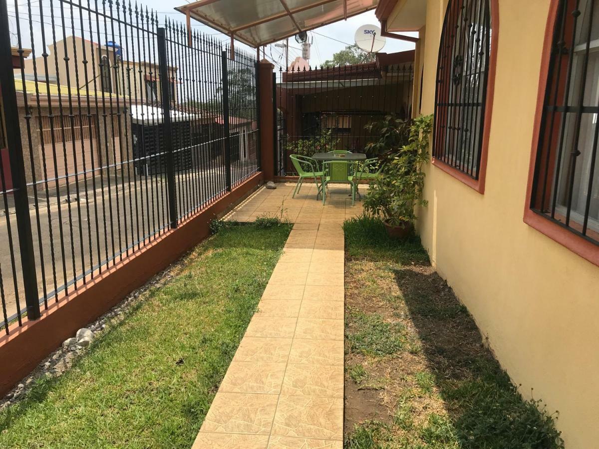 Casa Del Suizo Bed & Breakfast Desamparados  Exterior foto